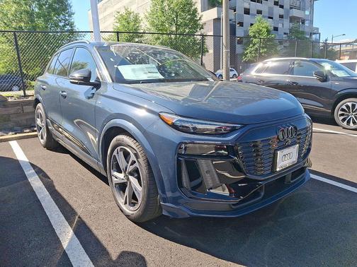 Plasma Blue Metallic 2027 Audi Q6 e-tron Prestige