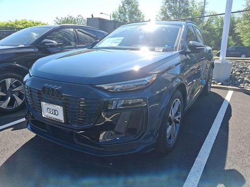 Plasma Blue Metallic 2027 Audi Q6 e-tron Prestige
