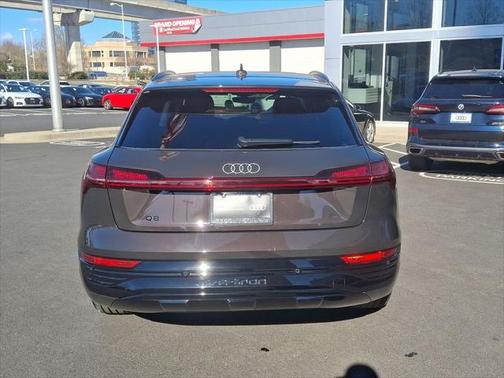 2024 Audi Q8 e-tron Prestige