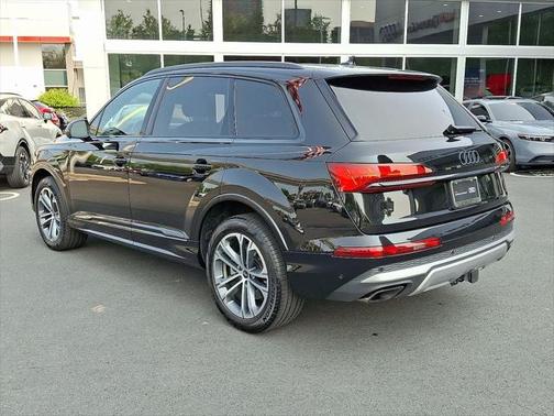 2025 Audi Q7 45 Premium Plus
