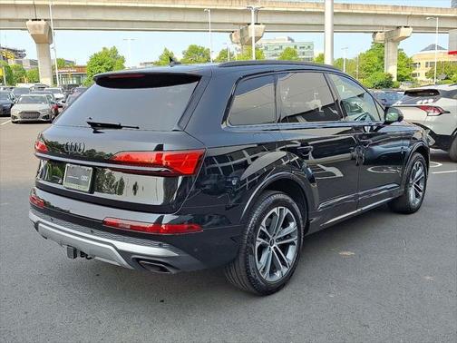 2025 Audi Q7 45 Premium Plus