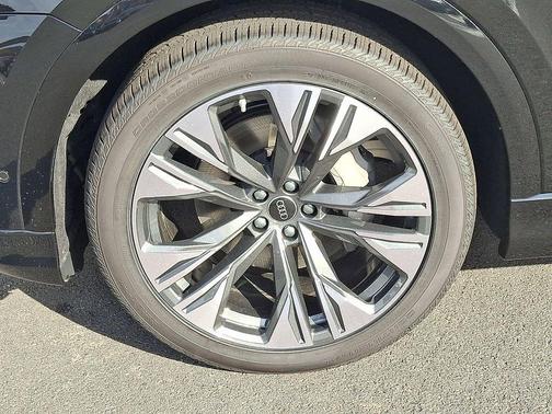 2026 Audi Q8 55 Premium Plus