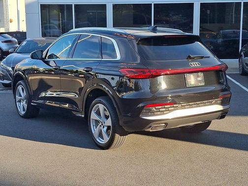 Black Metallic 2025 Audi Q5 Premium Plus TFSI quattro S tronic