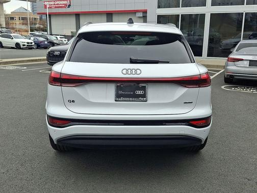 2025 Audi Q6 e-tron Premium Plus quattro
