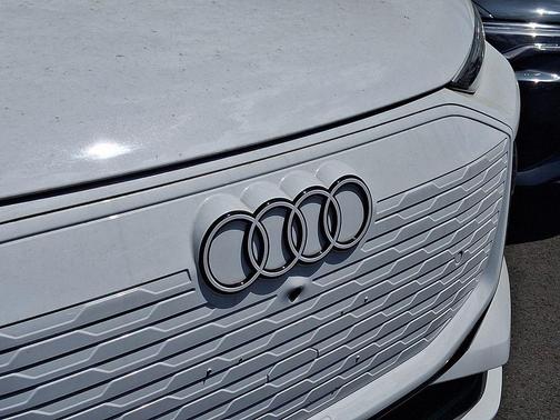 Glacier White 2025 Audi Q6 e-tron Premium Plus quattro