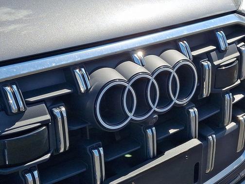 2025 Audi Q7 45 Premium