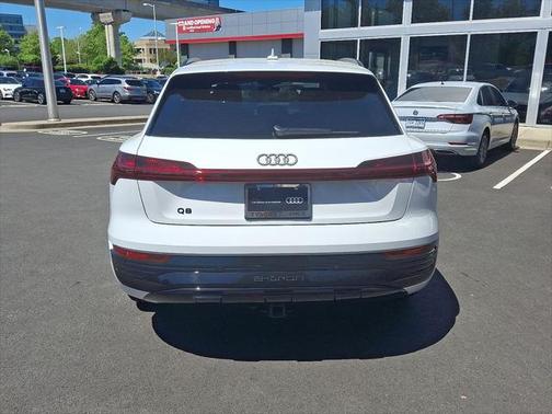 2024 Audi Q8 e-tron Premium