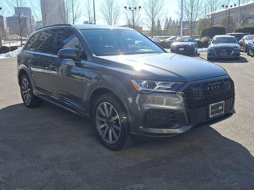 2022 Audi Q7 45 Premium Plus