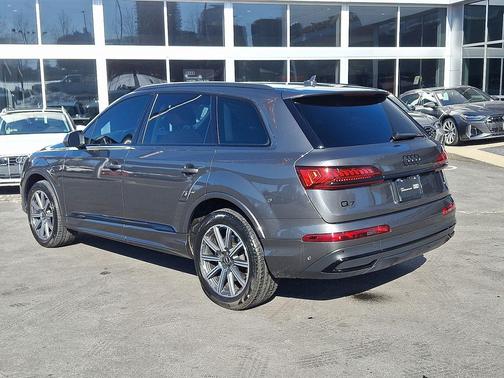 2022 Audi Q7 45 Premium Plus