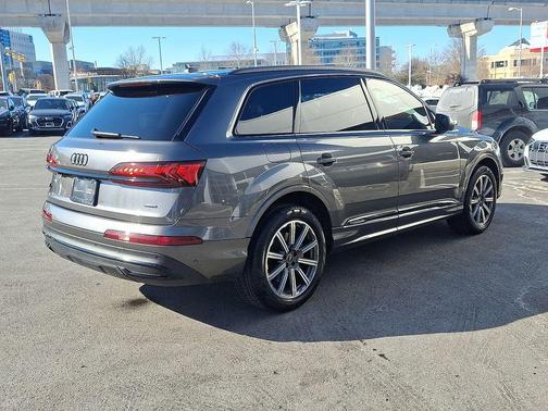 2022 Audi Q7 45 Premium Plus