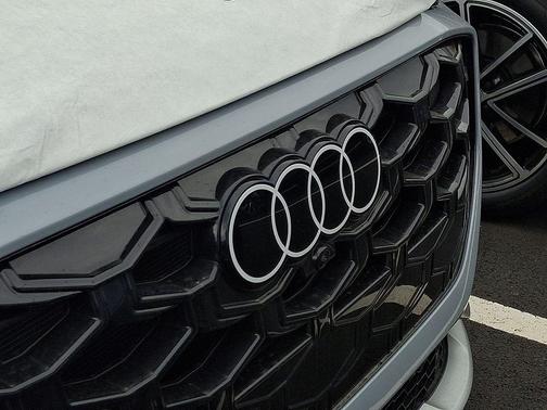 Arrow Gray Pearl Effect 2026 Audi Q3 TFSI quattro S tronic