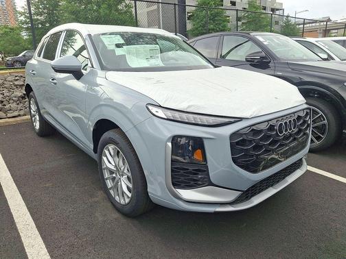 Arrow Gray Pearl Effect 2026 Audi Q3 TFSI quattro S tronic