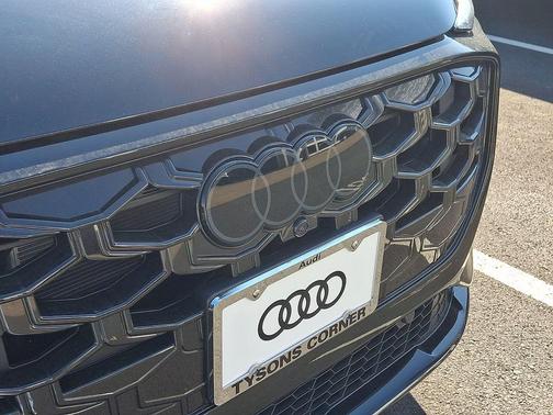 Mythos Black Metallic 2026 Audi Q3 TFSI quattro S tronic