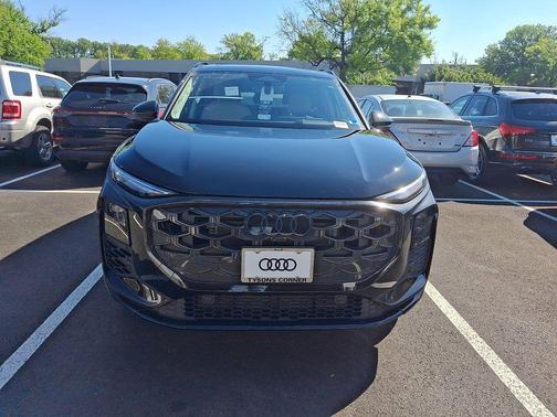 Mythos Black Metallic 2026 Audi Q3 TFSI quattro S tronic