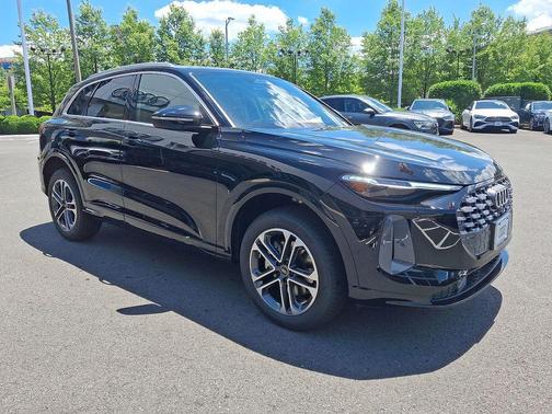 Mythos Black Metallic 2026 Audi Q5 Premium Plus TFSI quattro S tronic