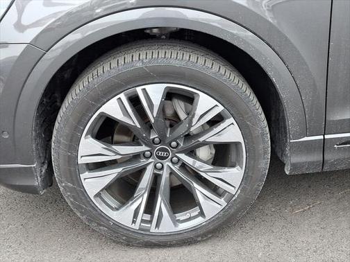 2025 Audi Q8 55 Premium Plus