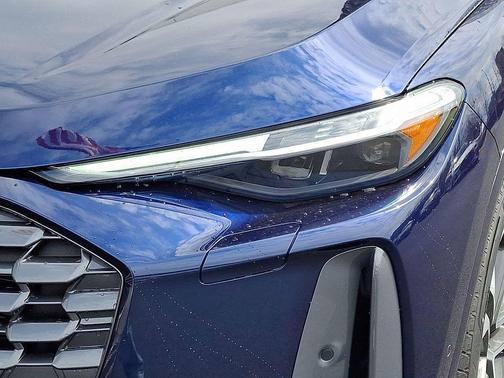 Navarra Blue Metallic 2026 Audi Q5 Premium Plus TFSI quattro S tronic