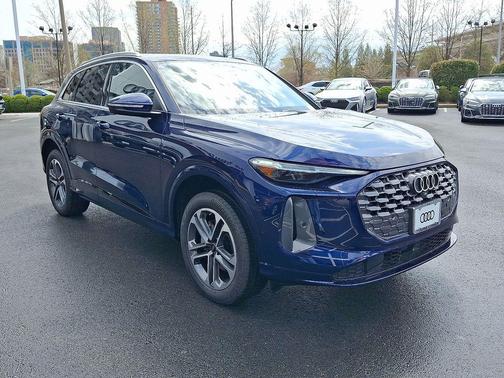Navarra Blue Metallic 2026 Audi Q5 Premium Plus TFSI quattro S tronic