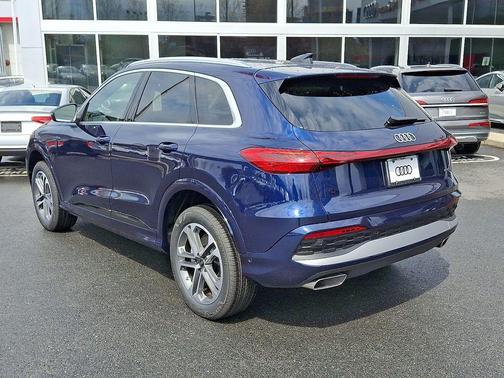 Navarra Blue Metallic 2026 Audi Q5 Premium Plus TFSI quattro S tronic