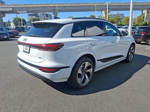 2025 Audi Q6 e-tron Prestige quattro