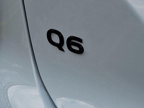 2025 Audi Q6 e-tron Prestige quattro