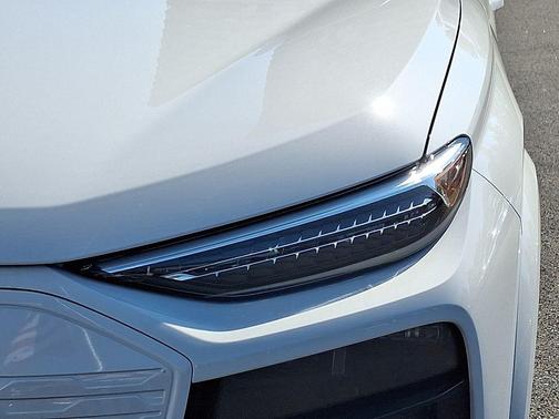 2025 Audi Q6 e-tron Prestige quattro