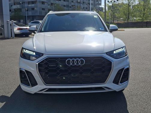 Glacier White Metallic 2023 Audi Q5 45 S line Premium