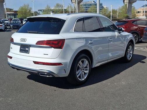 Glacier White Metallic 2023 Audi Q5 45 S line Premium
