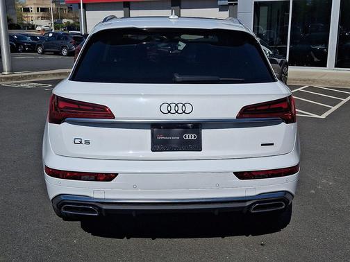 Glacier White Metallic 2023 Audi Q5 45 S line Premium