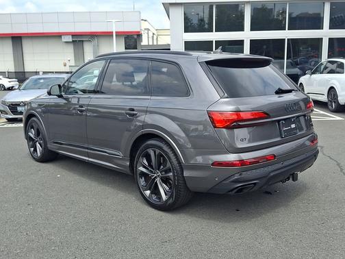 Samurai Gray Metallic 2025 Audi Q7 55 Premium Plus
