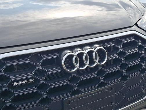 Chronos Gray Metallic 2023 Audi Q5 e 55 S line Premium Plus