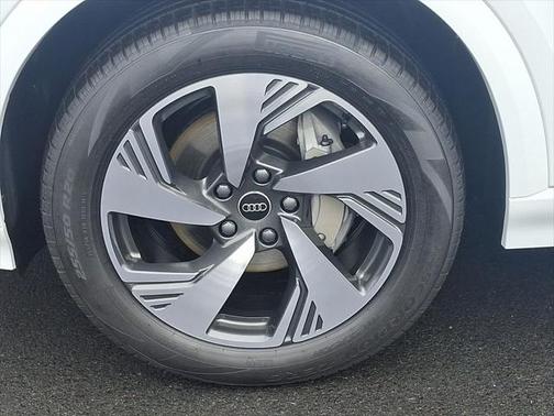 2025 Audi Q6 e-tron Premium quattro