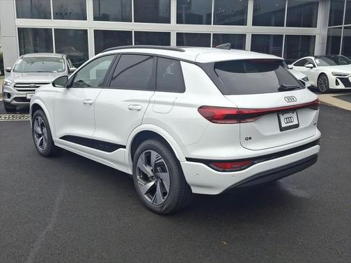 2025 Audi Q6 e-tron Premium quattro