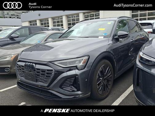 Daytona Gray Pearl Effect 2024 Audi Q8 e-tron Prestige