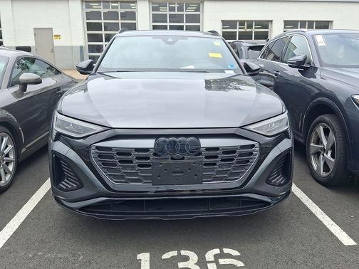 Daytona Gray Pearl Effect 2024 Audi Q8 e-tron Prestige