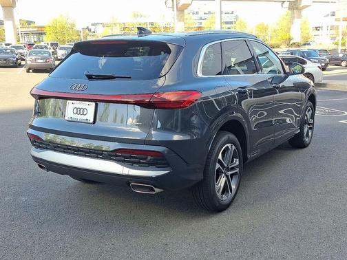 Tambora Gray Metallic 2026 Audi Q5 Premium TFSI quattro S tronic