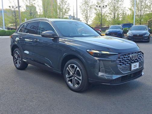 Tambora Gray Metallic 2026 Audi Q5 Premium TFSI quattro S tronic