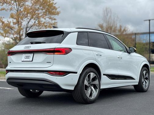 2025 Audi Q6 e-tron Premium Plus quattro