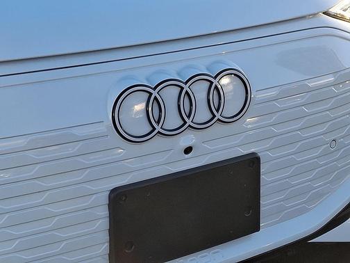 2025 Audi Q6 e-tron Premium Plus quattro