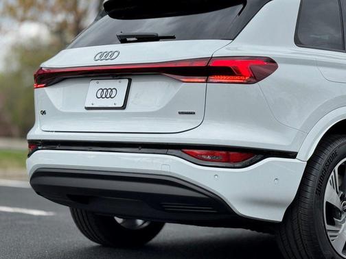 2025 Audi Q6 e-tron Premium Plus quattro