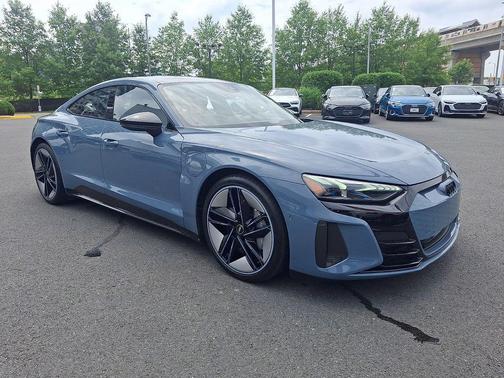 Kemora Gray Metallic 2024 Audi RS e-tron GT quattro