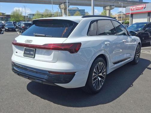 2024 Audi Q8 e-tron Premium Plus