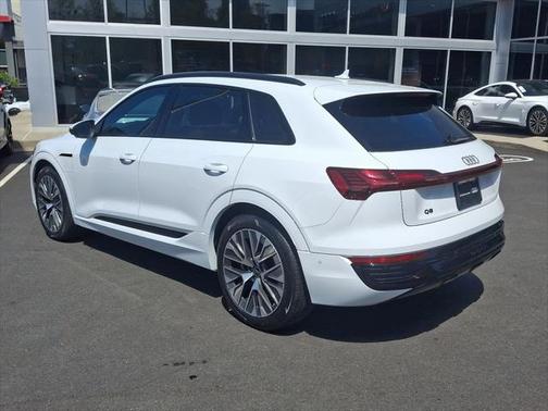 2024 Audi Q8 e-tron Premium Plus