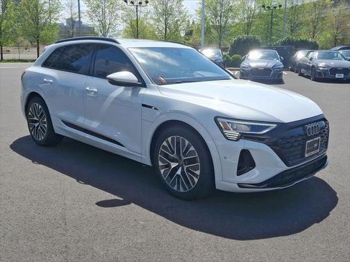 2024 Audi Q8 e-tron Premium Plus