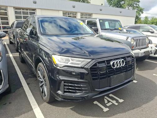 Mythos Black Metallic 2022 Audi Q7 55 Premium Plus