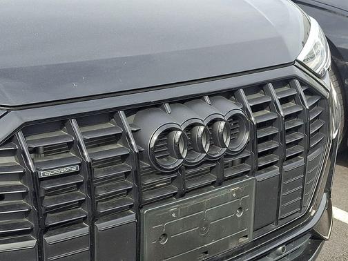 Mythos Black Metallic 2025 Audi Q3 Premium 45 TFSI S line quattro Tiptronic