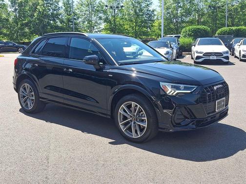 Mythos Black Metallic 2025 Audi Q3 Premium 45 TFSI S line quattro Tiptronic