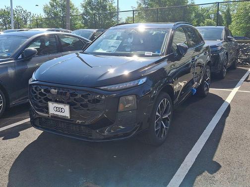 Mythos Black Metallic 2026 Audi Q3 TFSI quattro S tronic