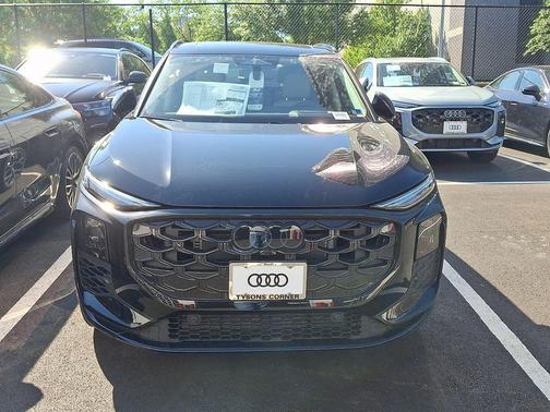 Mythos Black Metallic 2026 Audi Q3 TFSI quattro S tronic