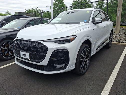 Glacier White Metallic 2026 Audi Q5 Premium Plus TFSI quattro S tronic